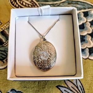 Beautiful New Sterling Silver Locket!